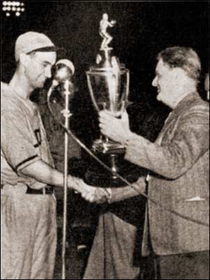 Van Horne & trophy